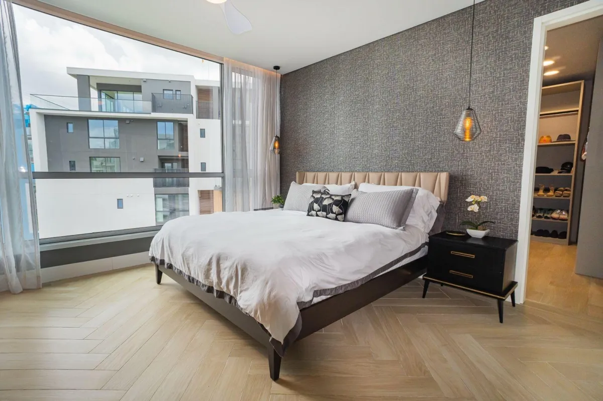 For Sale Exclusive Island Front 3BR apartment