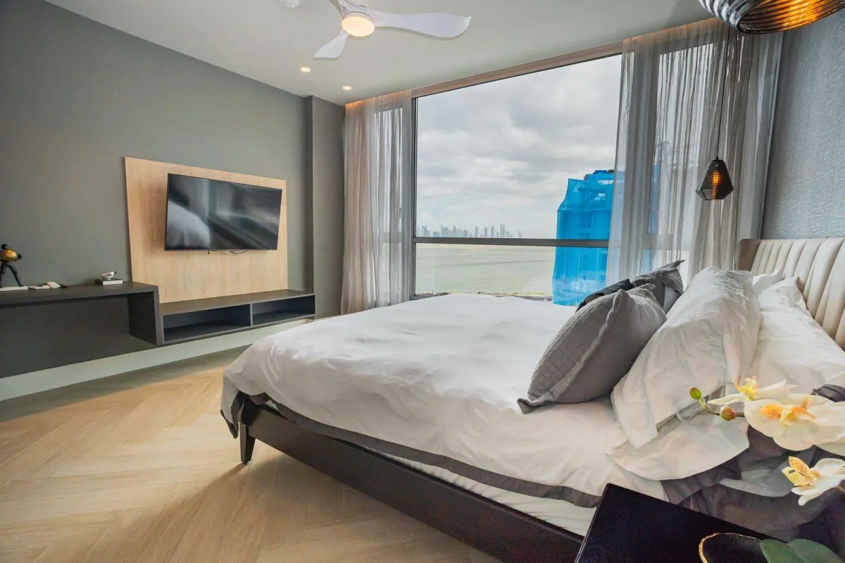 For Sale Exclusive Island Front 3BR apartment
