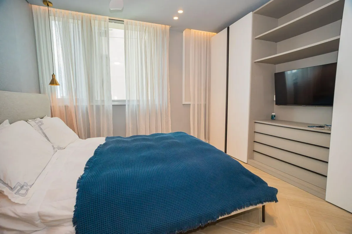 For Sale Exclusive Island Front 3BR apartment