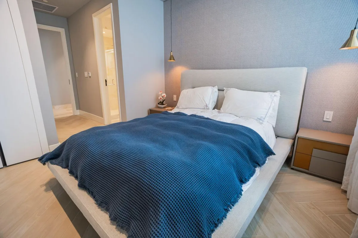 For Sale Exclusive Island Front 3BR apartment