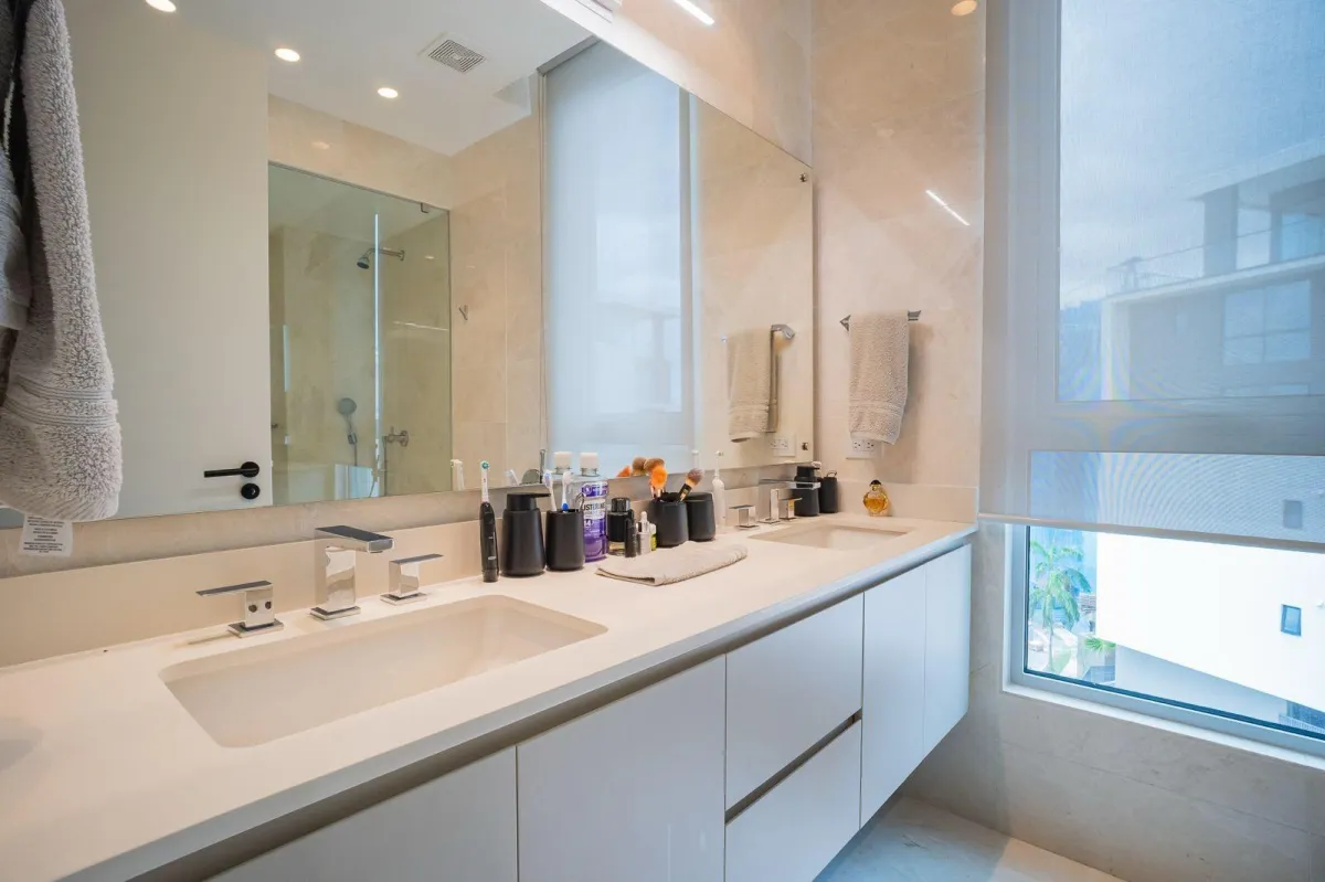 For Sale Exclusive Island Front 3BR apartment