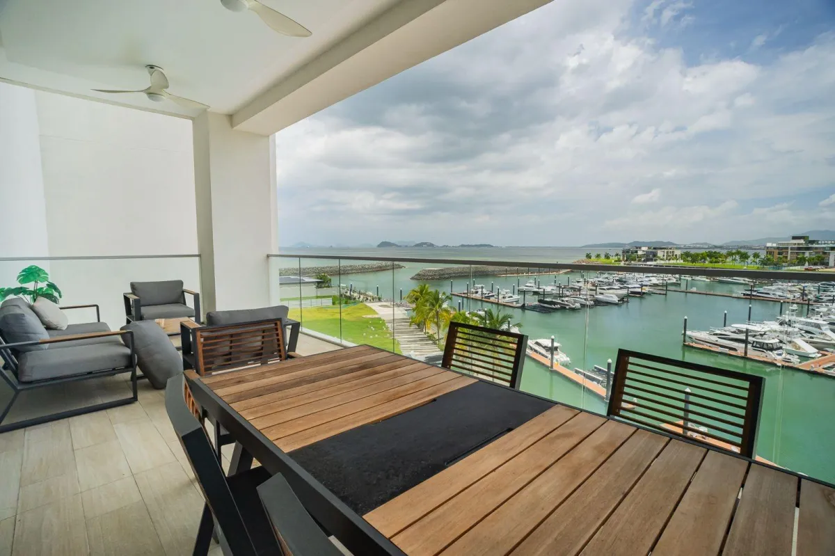 For Sale Exclusive Island Front 3BR apartment