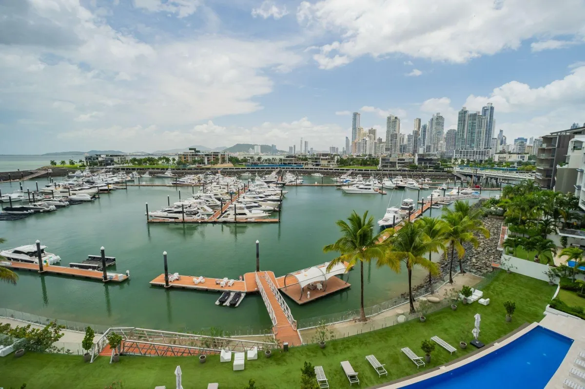 For Sale Exclusive Island Front 3BR apartment