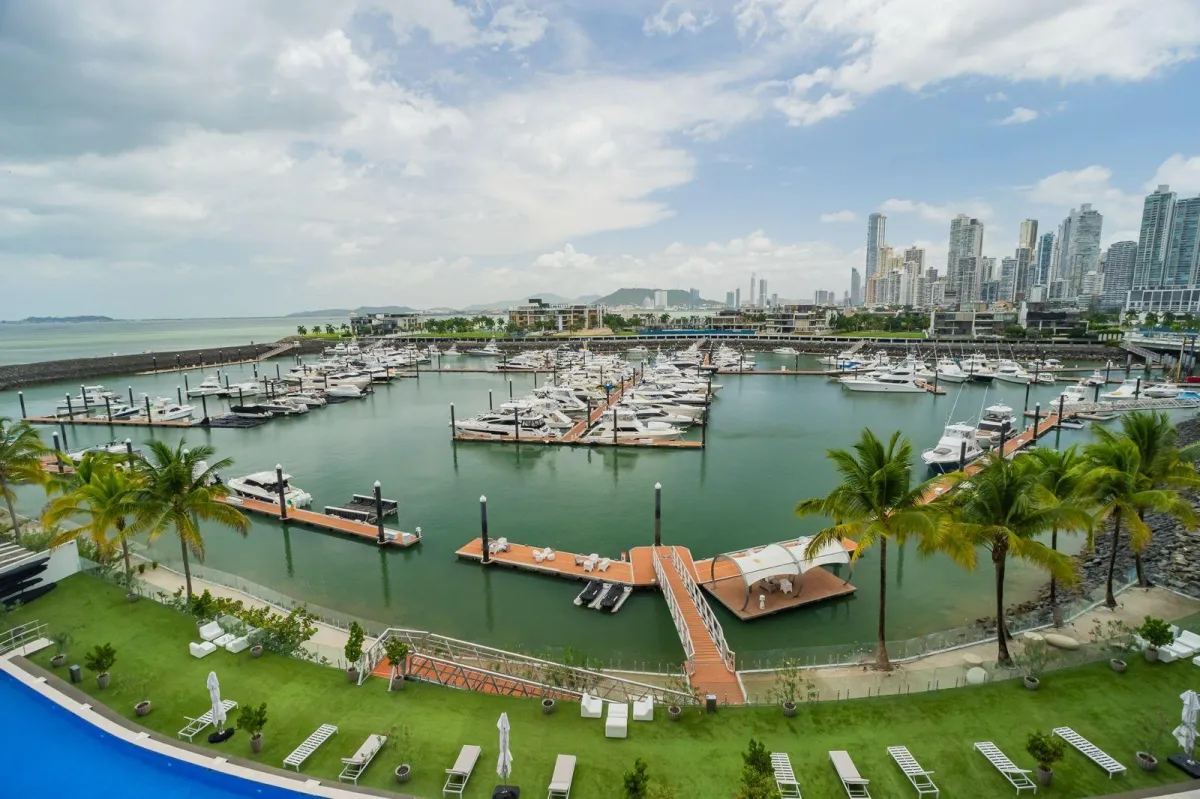 For Sale Exclusive Island Front 3BR apartment