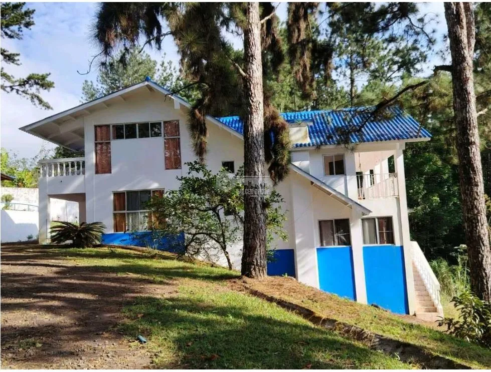ALTOS DE CERRO AZUL / 3 BEDROOMS / 3 BATHROOMS / 2 STORIES