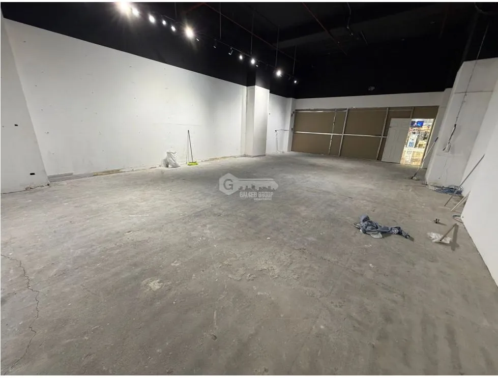 SE ALQUILA AMPLIO LOCAL EN WESTLAND MALL PLATA BAJA 160M2