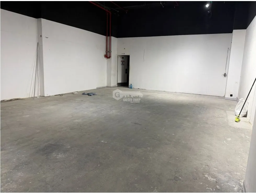 SE ALQUILA AMPLIO LOCAL EN WESTLAND MALL PLATA BAJA 160M2