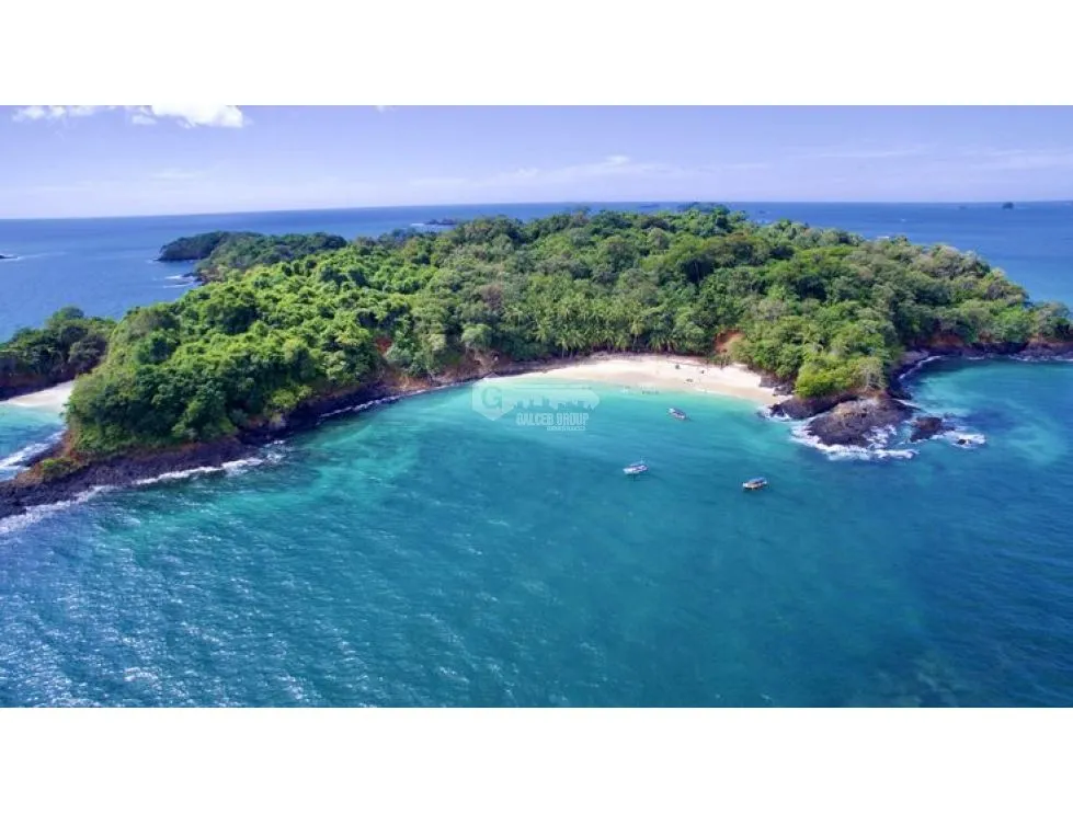 Complete Island / Chiriqui Gulf / 8 Hectares + 4000m2 / Negotiable