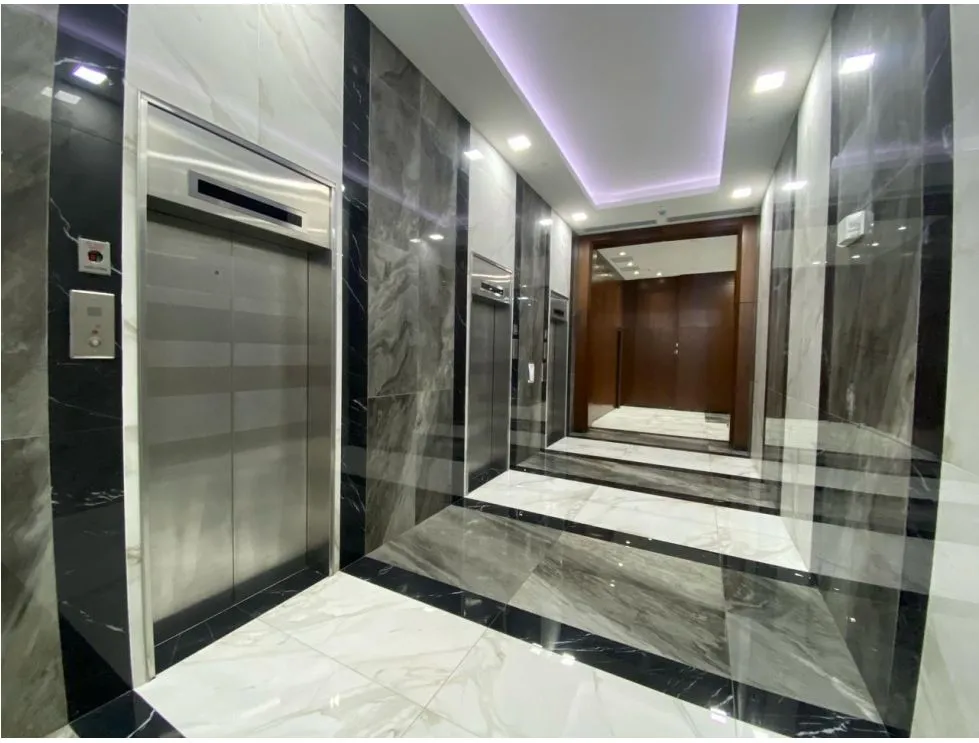 OFFICE / VIA BRASIL / CITY MALL / UPPER FLOOR / 942M