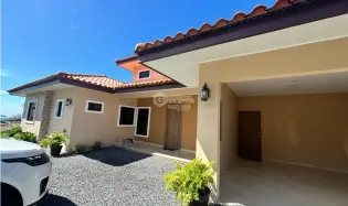 BOQUETE COUNTRY CLUB / 1704M2 / 2 BEDROOMS / 2 BATHROOMS / SPACIOUS GARDEN
