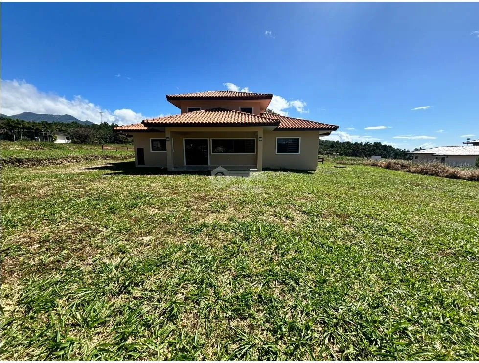 BOQUETE COUNTRY CLUB / 1704M2 / 2 BEDROOMS / 2 BATHROOMS / SPACIOUS GARDEN