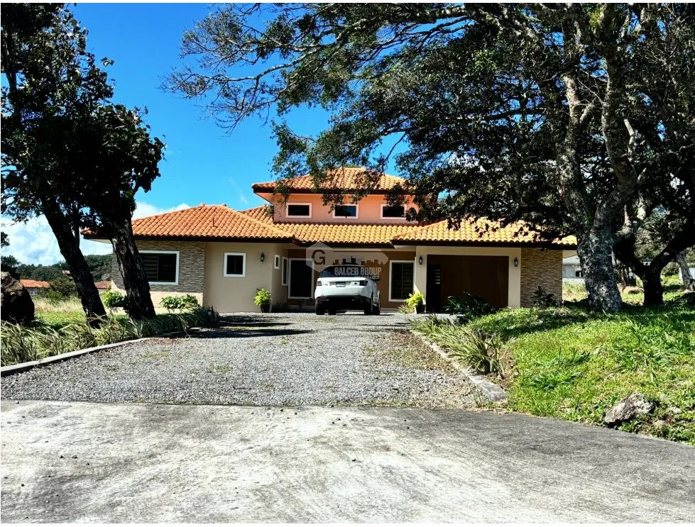 BOQUETE COUNTRY CLUB / 1704M2 / 2 BEDROOMS / 2 BATHROOMS / SPACIOUS GARDEN