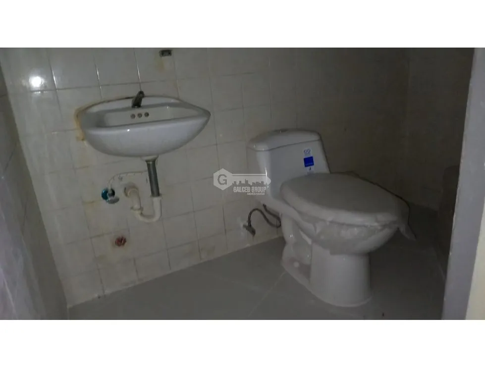 COMMERCIAL SPACE / AVENIDA LA PULIDA / PH RIO PLAZA / 55 M2 / EMPTY