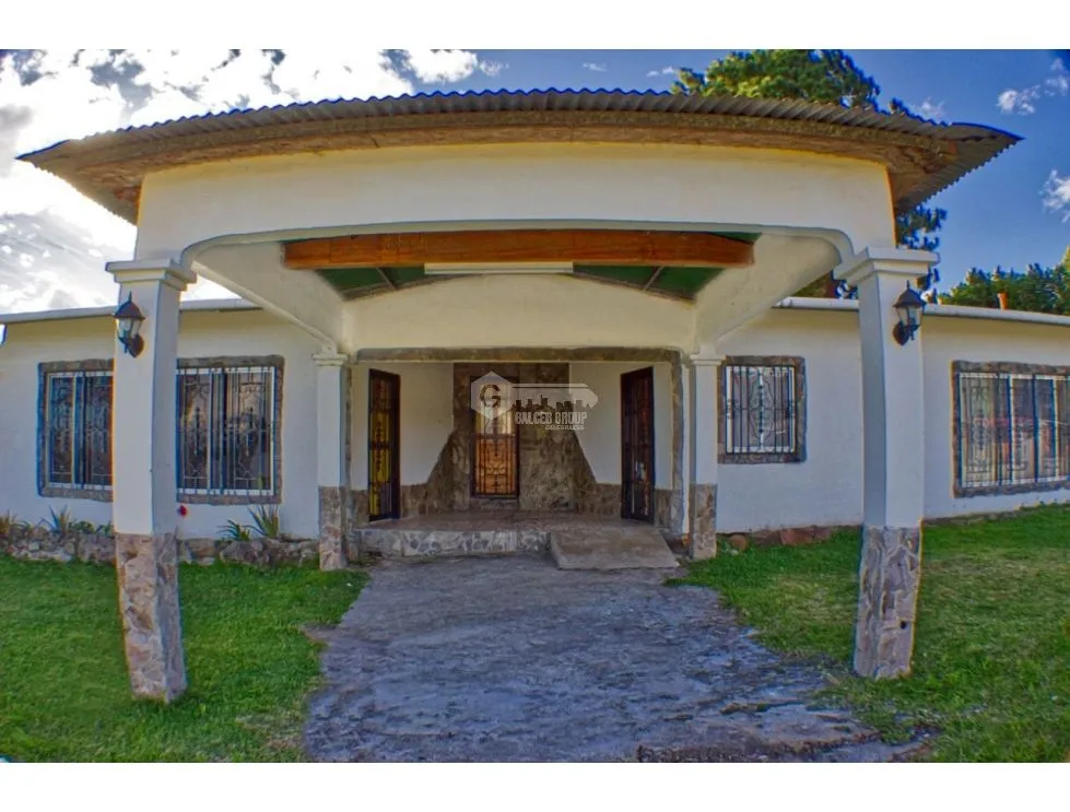 BOQUETE / ALTO BOQUETE / 1800M2 / 3 BEDROOMS / FULLY ENCLOSED