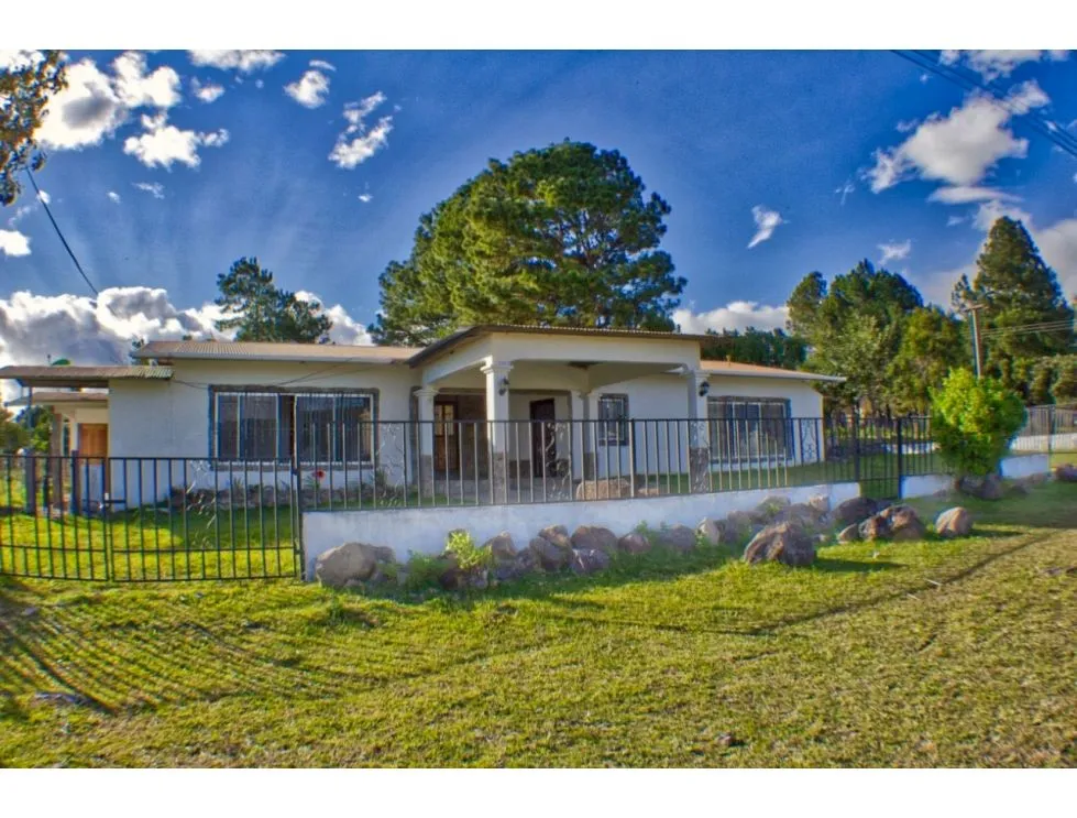 BOQUETE / ALTO BOQUETE / 1800M2 / 3 BEDROOMS / FULLY ENCLOSED