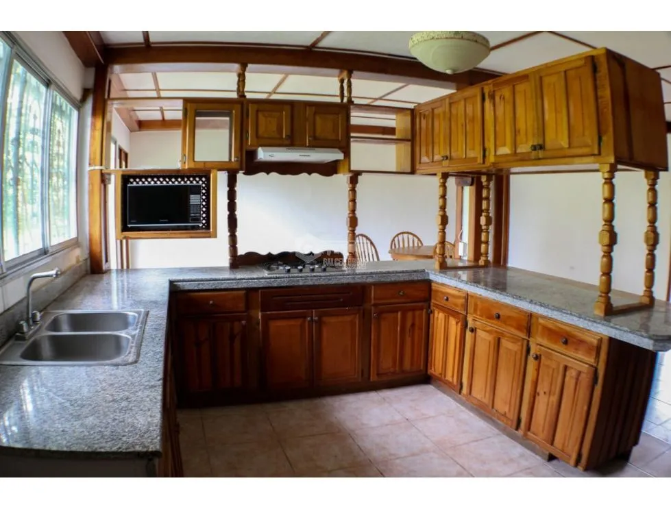 BOQUETE / ALTO BOQUETE / 1800M2 / 3 BEDROOMS / FULLY ENCLOSED