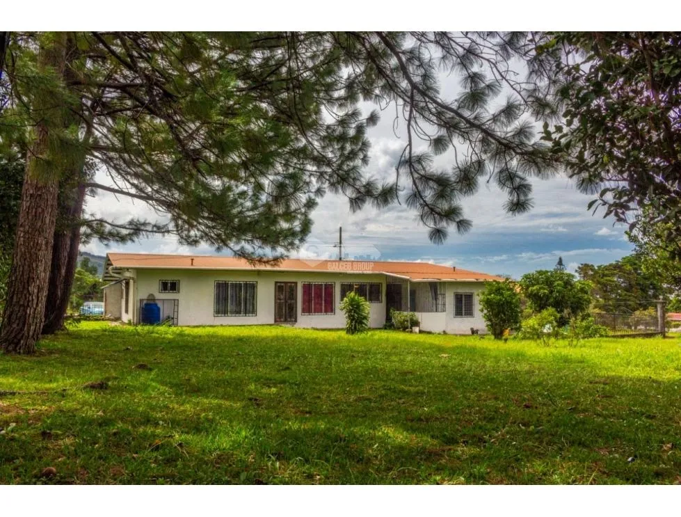 BOQUETE / ALTO BOQUETE / 1800M2 / 3 BEDROOMS / FULLY ENCLOSED
