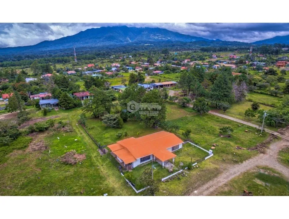 BOQUETE / ALTO BOQUETE / 1800M2 / 3 BEDROOMS / FULLY ENCLOSED
