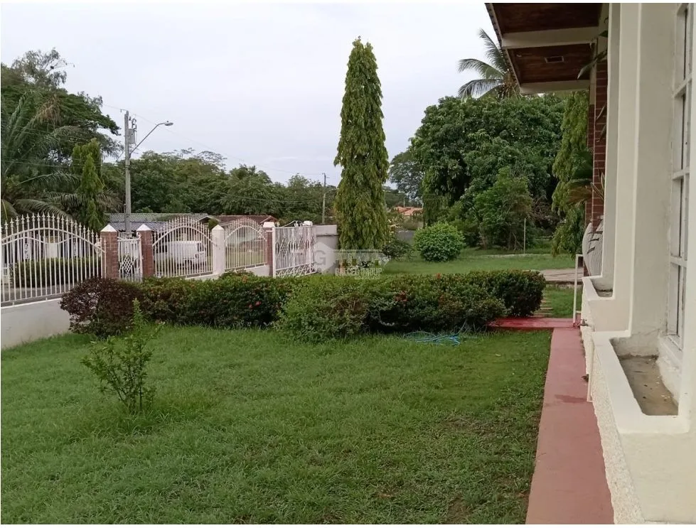 VILLA DE LOS SANTOS / 1775 M2 / TERRACE / 20 MINUTES FROM BEACHES