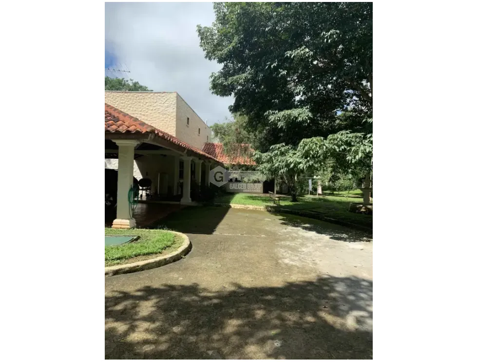 CHITRÉ / COUNTRY ESTATE / 4300 M2 / WITH GUEST HOUSE