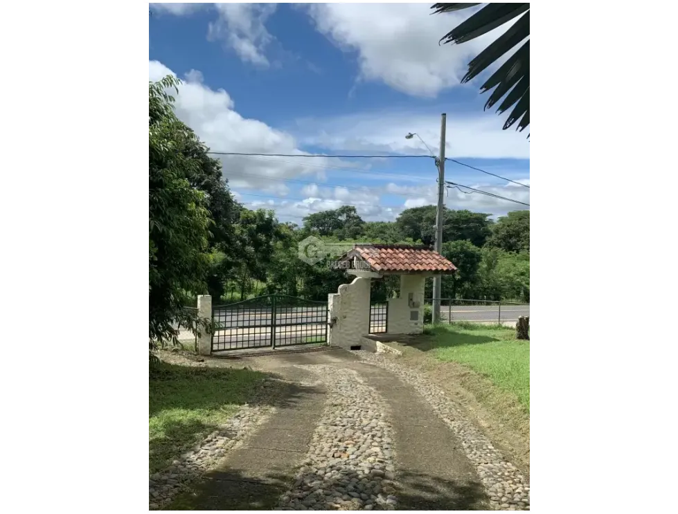 CHITRÉ / COUNTRY ESTATE / 4300 M2 / WITH GUEST HOUSE