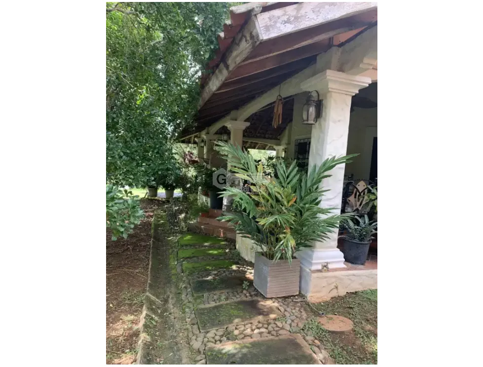 CHITRÉ / COUNTRY ESTATE / 4300 M2 / WITH GUEST HOUSE