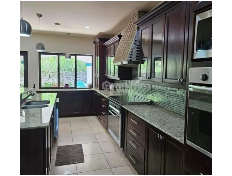 BOQUETE / VALLE ESCONDIDO / 3 BEDROOMS + INDEPENDENT APARTMENT