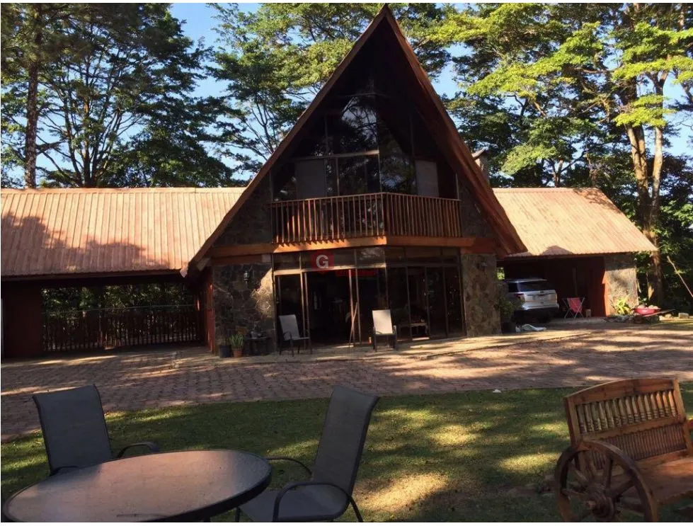 CERRO AZUL / PRIVATE ESTATE / 2 HOUSES / 4.5 HECTARES / 3 BEDROOMS