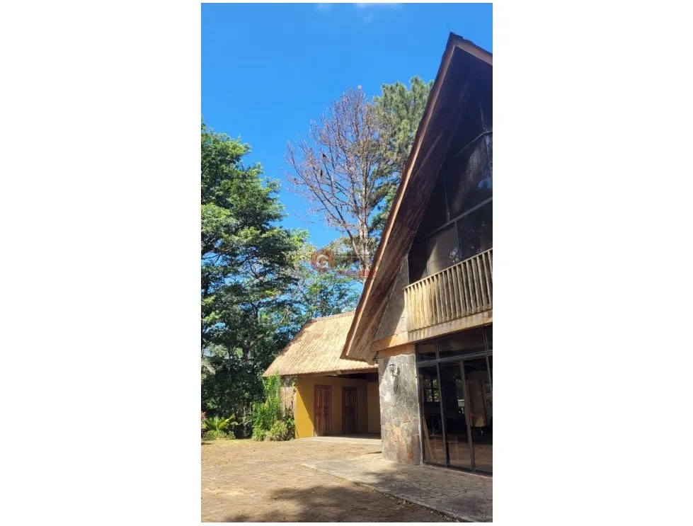 CERRO AZUL / PRIVATE ESTATE / 2 HOUSES / 4.5 HECTARES / 3 BEDROOMS
