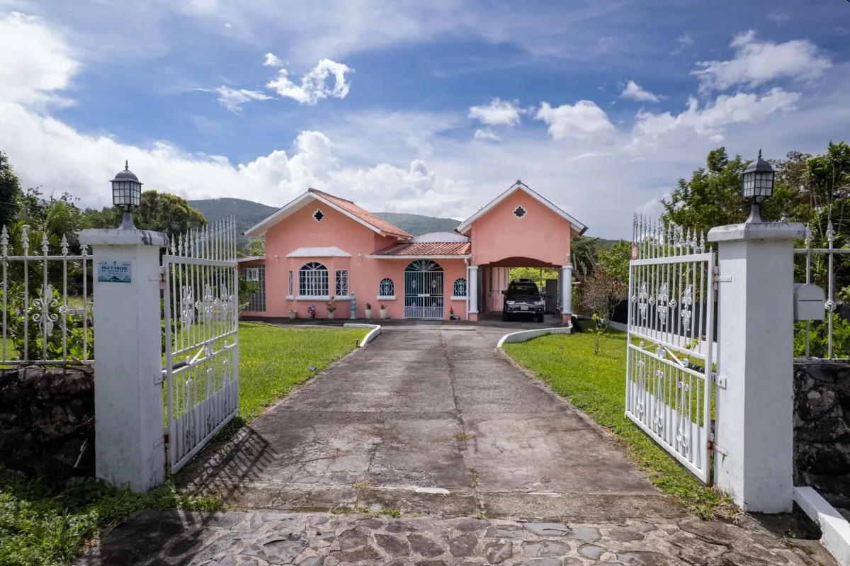 Casa en Alto Boquete completamente amueblada en venta
