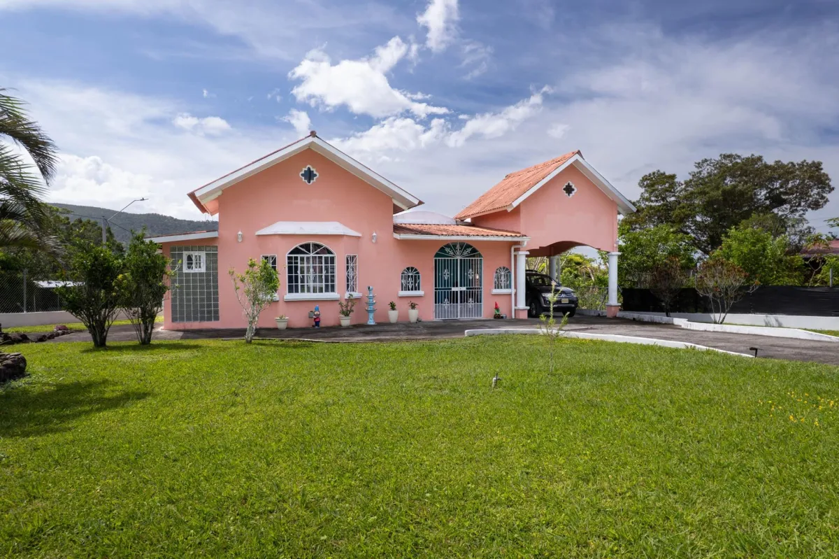 Casa en Alto Boquete completamente amueblada en venta
