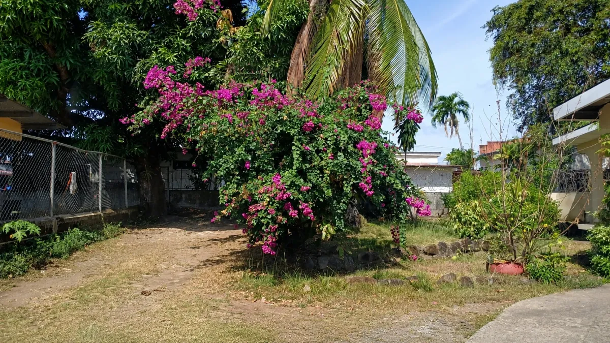 SE VENDE PROPIEDAD COMERCIAL