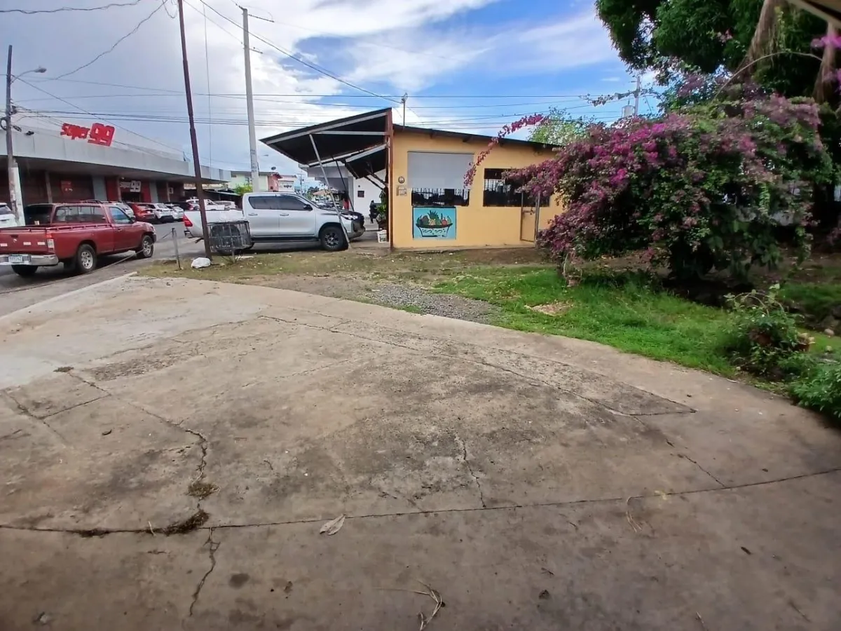 SE VENDE PROPIEDAD COMERCIAL