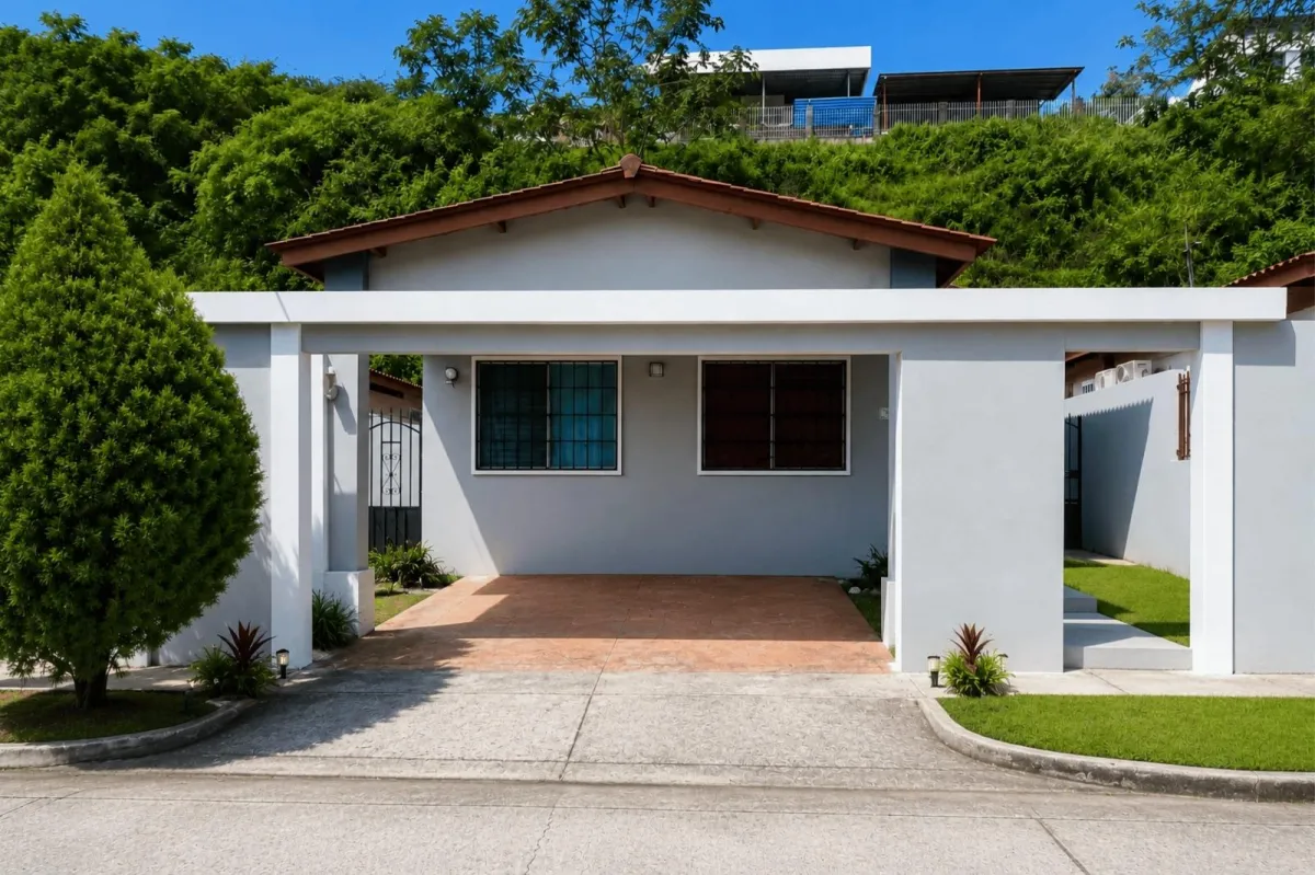 CASA EN VENTA BRISAS DEL GOLF S/M, CALLE OESTE
