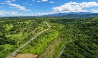 Se vende Terreno de 1 Hectárea con Vistas a la Montaña en Caldera
