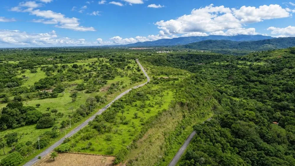 Se vende Terreno de 1 Hectárea con Vistas a la Montaña en Caldera