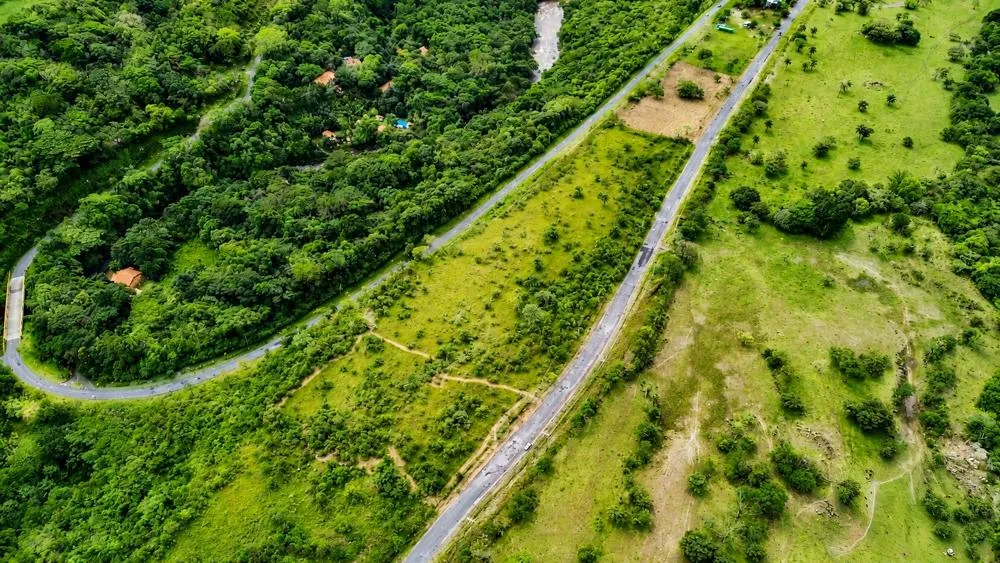 Se vende Terreno de 1 Hectárea con Vistas a la Montaña en Caldera