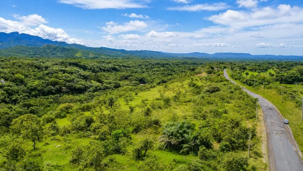 Se vende Terreno de 1 Hectárea con Vistas a la Montaña en Caldera