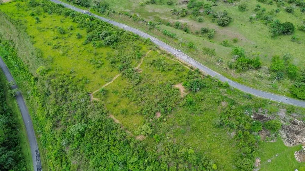 Se vende Terreno de 1 Hectárea con Vistas a la Montaña en Caldera