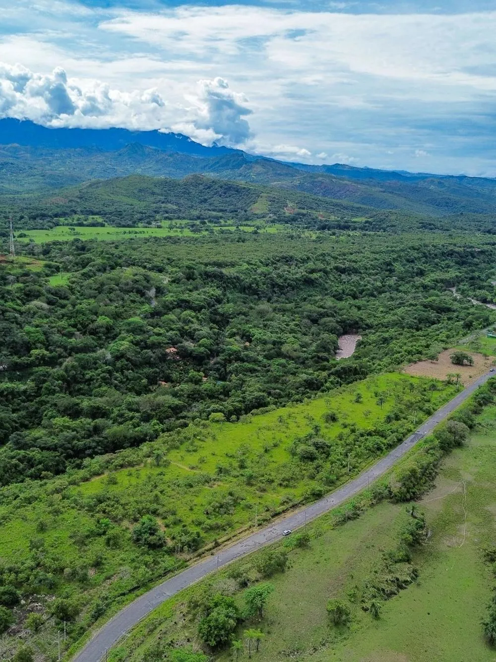 Se vende Terreno de 1 Hectárea con Vistas a la Montaña en Caldera