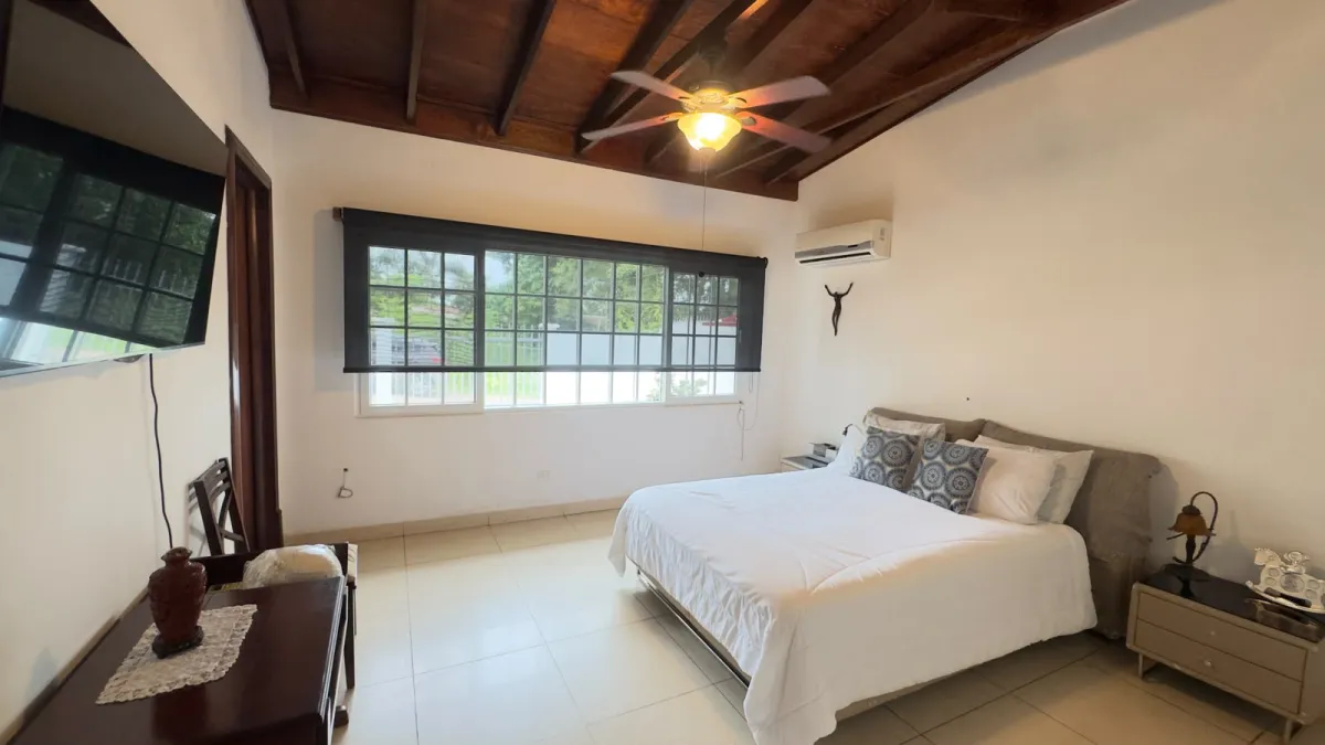 Venta de Casa en Residencial Llanos de Curundú, Ancón