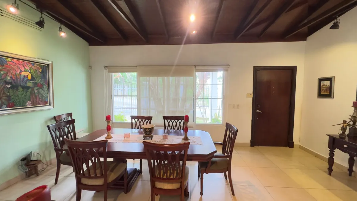 Venta de Casa en Residencial Llanos de Curundú, Ancón