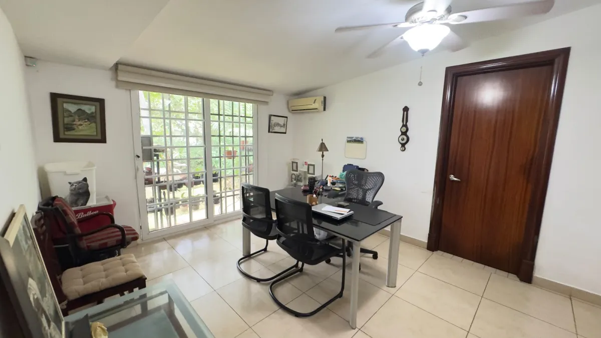 Venta de Casa en Residencial Llanos de Curundú, Ancón