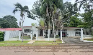 Venta de casa en Llanos de Curundú, Ancón