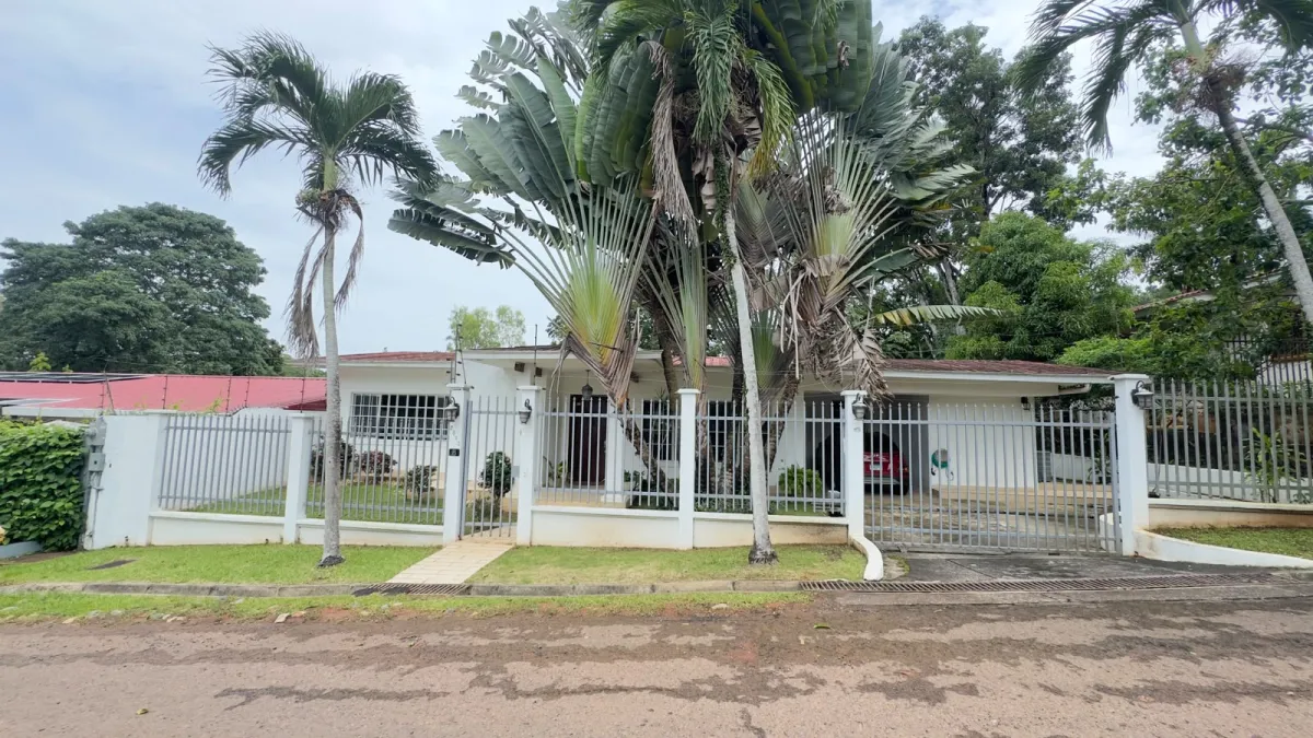 Venta de Casa en Residencial Llanos de Curundú, Ancón