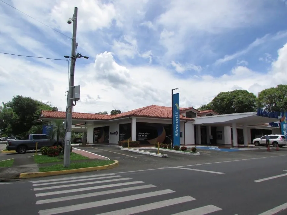 COMMERCIAL BUILDING