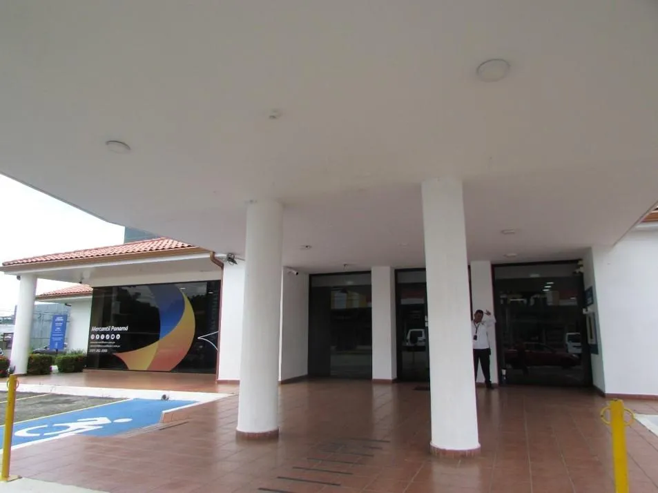 COMMERCIAL BUILDING
