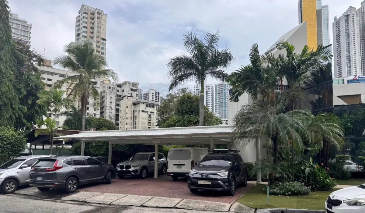 AVE 6 SUR CALLE LAS ACACIAS MARBELLA