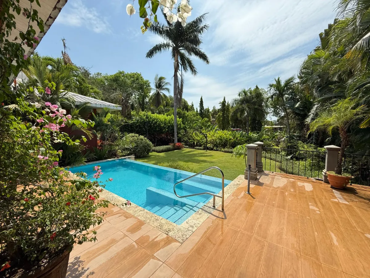 Spectacular House in Chitré