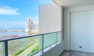 Apartment for sale facing the sea